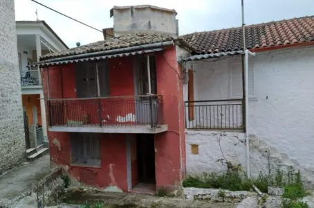 Hus Till salu 46200 Paramithia GR