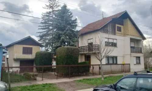 Hus Till salu  21470 Bački Petrovac RS